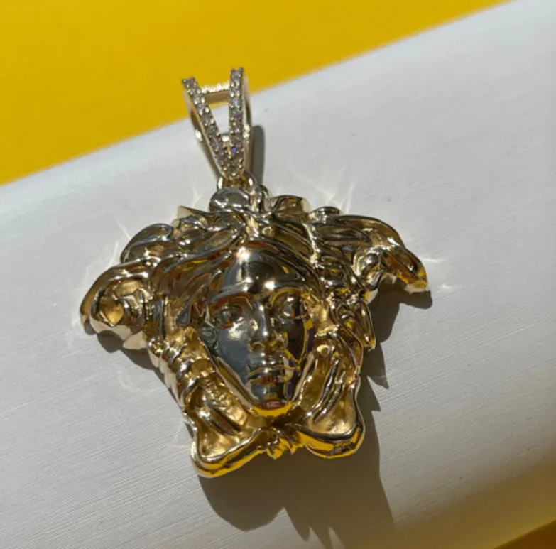 Medusa pendant P302