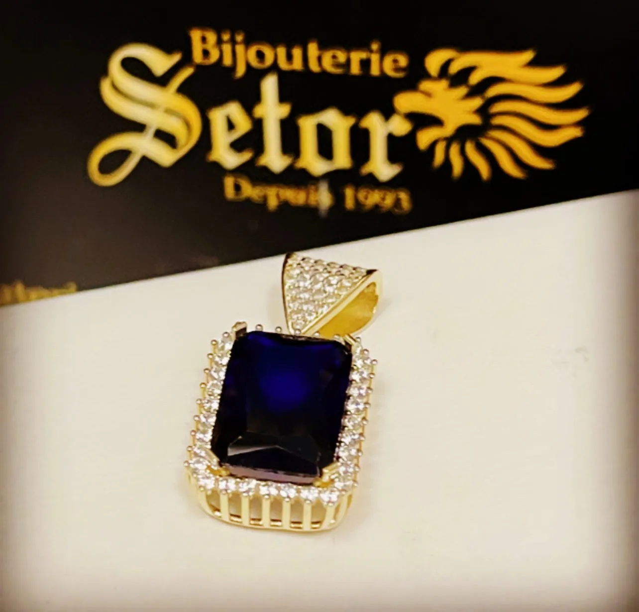 Sapphire pendant P330